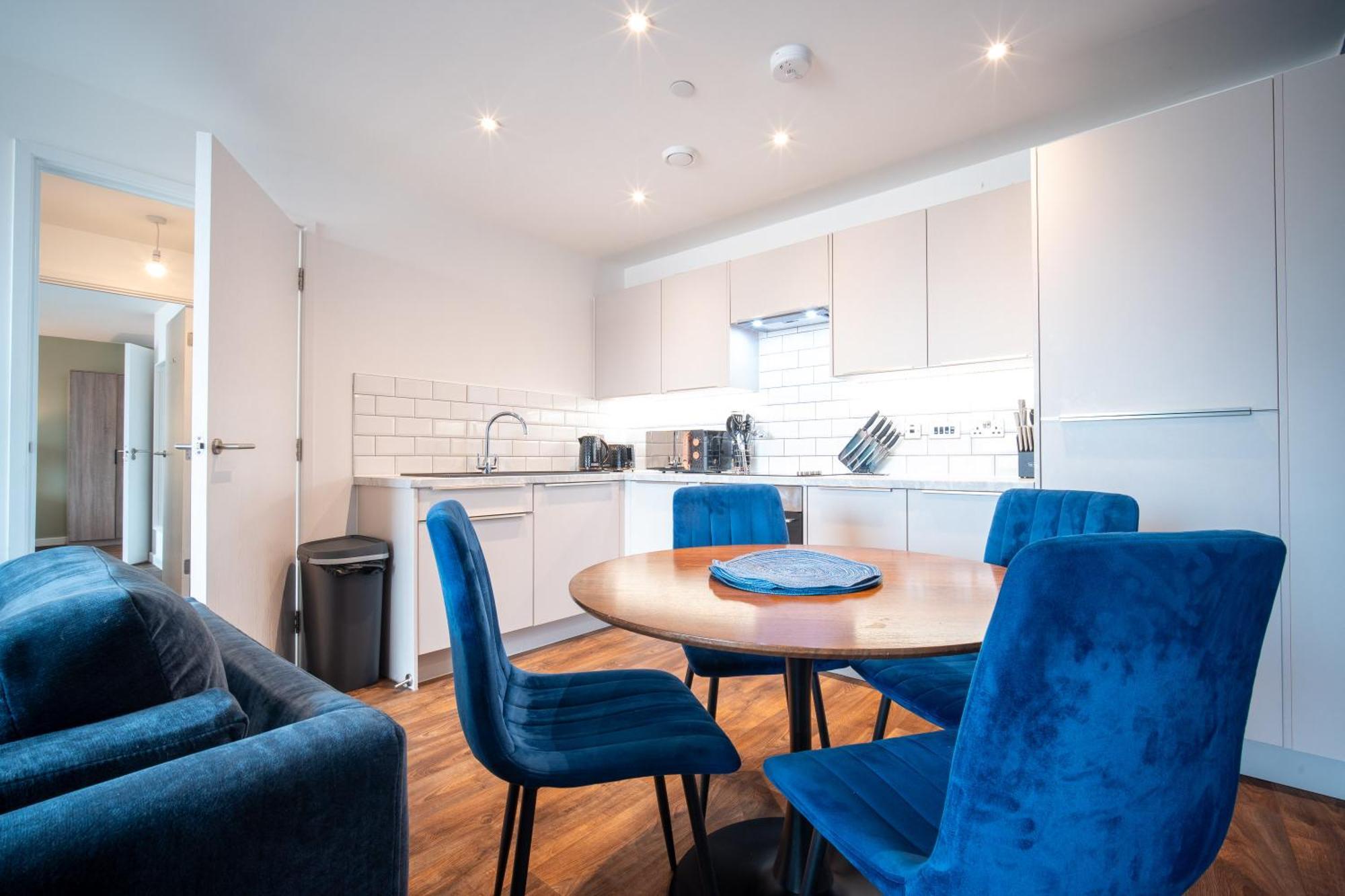 Cosy 2 Bedroom New Build In Digbeth, Centre - En-suite & Free Street Parking - Smart Tv's On Each Bedroom - By Maevela Birmingham