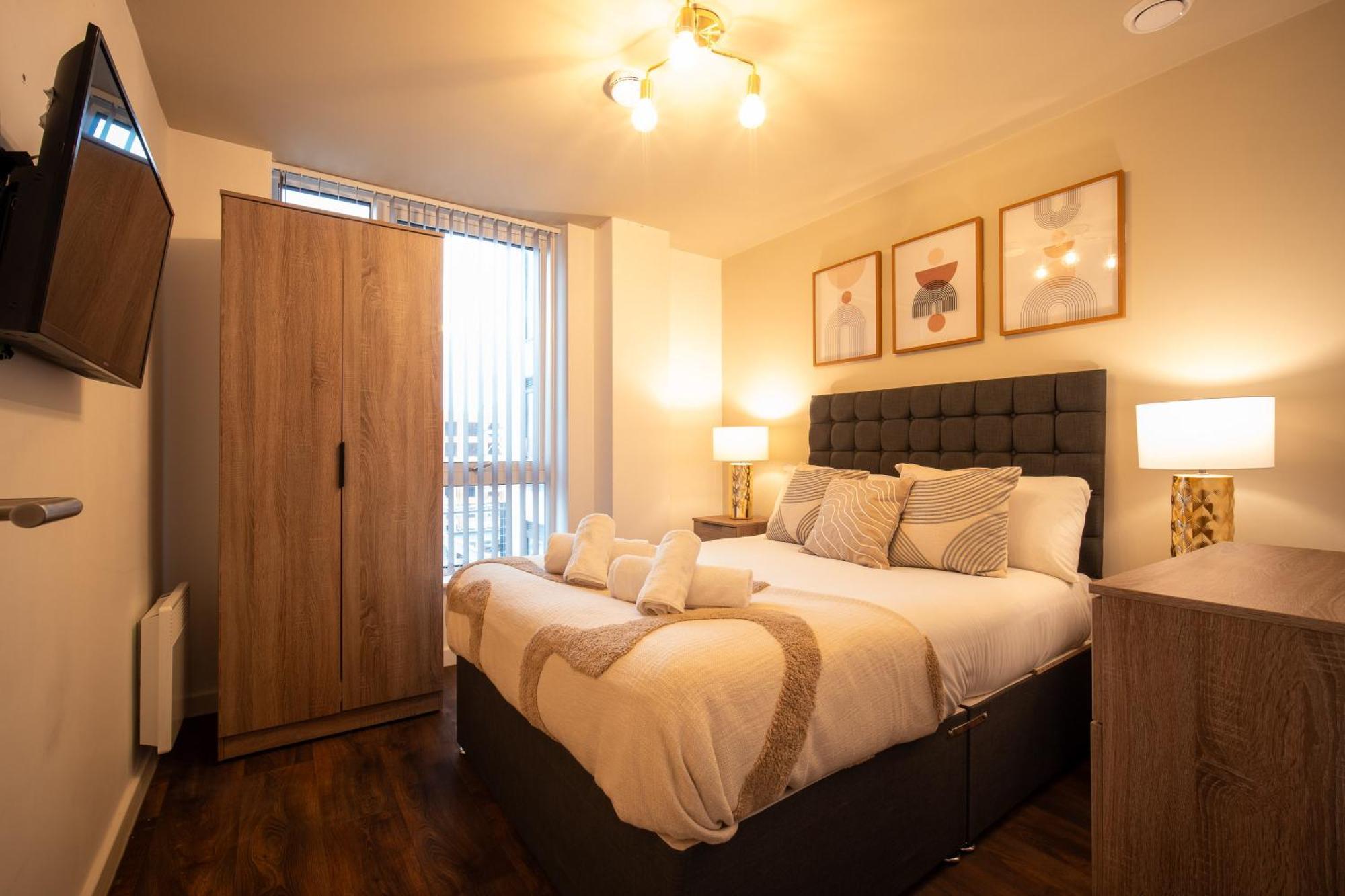Cosy 2 Bedroom New Build In Digbeth, Centre - En-suite & Free Street Parking - Smart Tv's On Each Bedroom - By Maevela * Birmingham