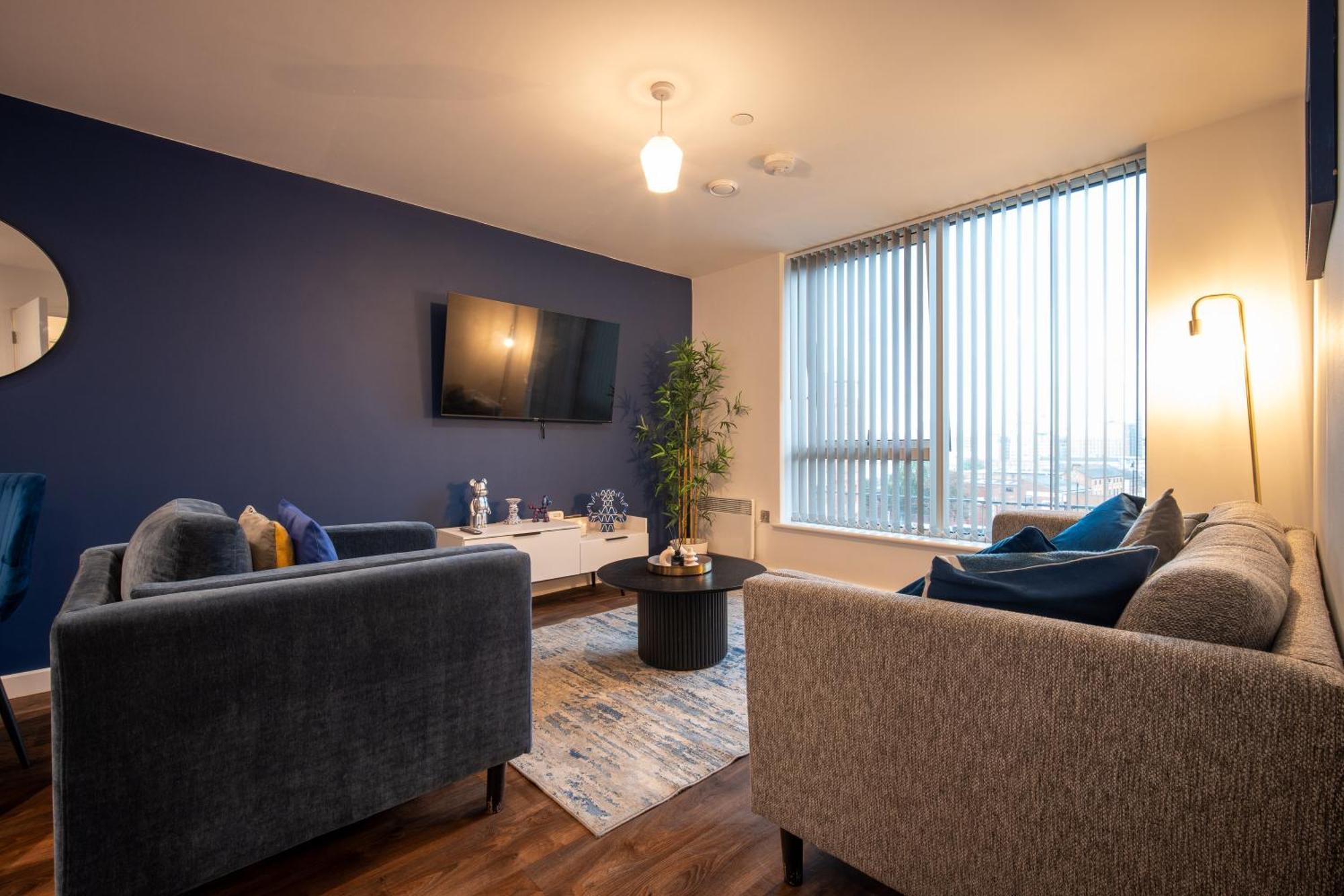 Cosy 2 Bedroom New Build In Digbeth, Centre - En-suite & Free Street Parking - Smart Tv's On Each Bedroom - By Maevela