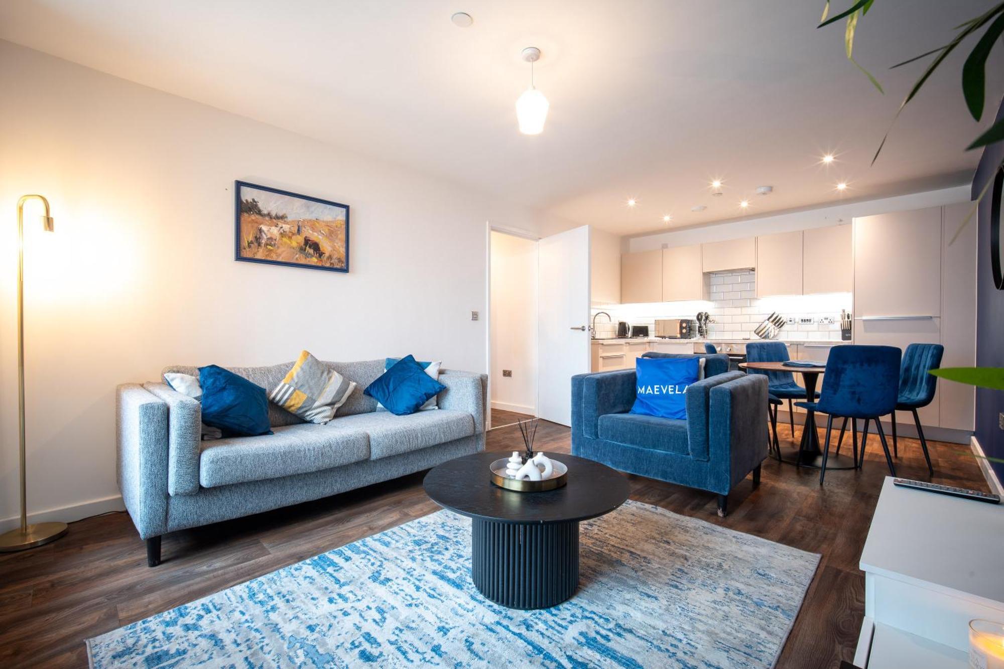 Cosy 2 Bedroom New Build In Digbeth, Centre - En-suite & Free Street Parking - Smart Tv's On Each Bedroom - By Maevela Apartment *
