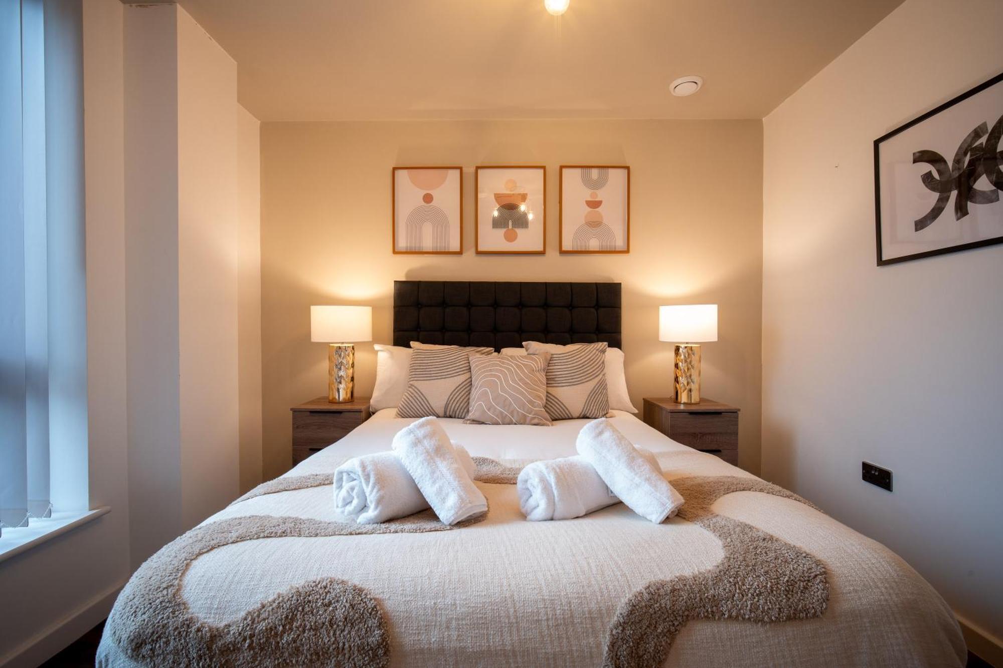 Cosy 2 Bedroom New Build In Digbeth, Centre - En-suite & Free Street Parking - Smart Tv's On Each Bedroom - By Maevela *